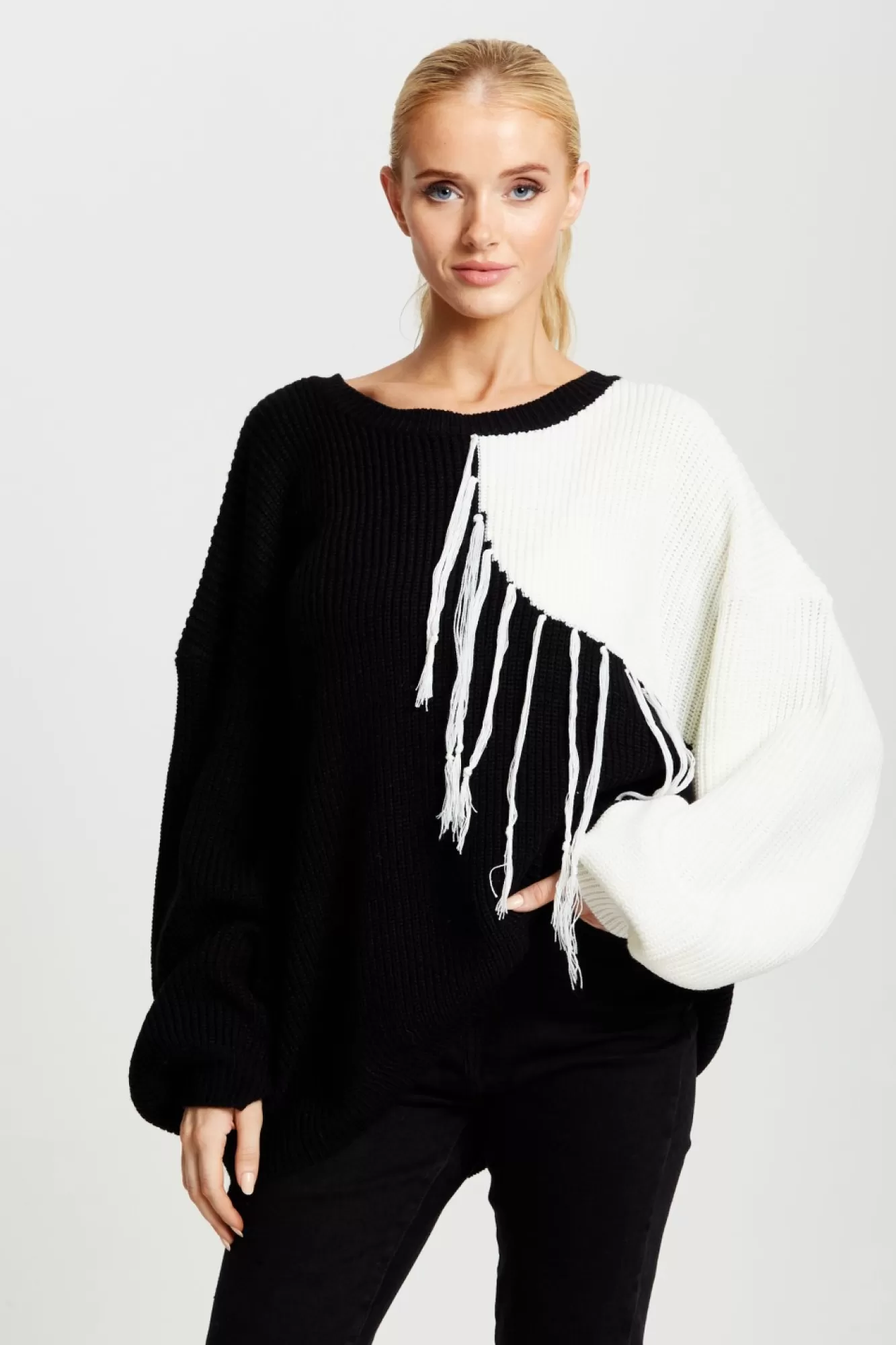 Knitwear^Liquorish Black And White Jumper With Tassel Detail Blackwhite