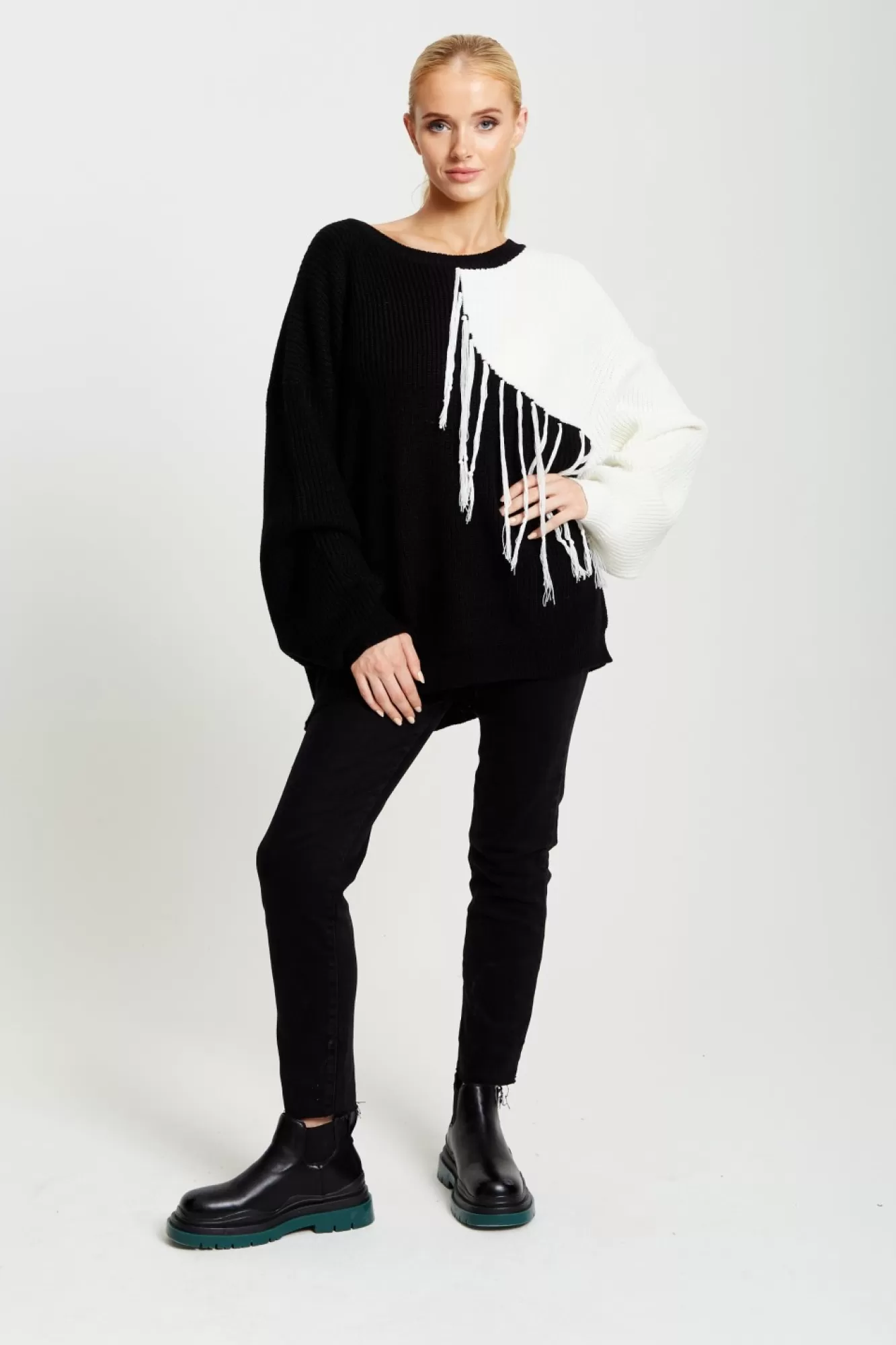 Knitwear^Liquorish Black And White Jumper With Tassel Detail Blackwhite